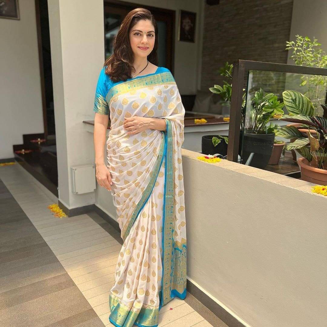     			Apnisha Kanjivaram Silk Woven Saree With Unstitched Blouse Piece ( White )