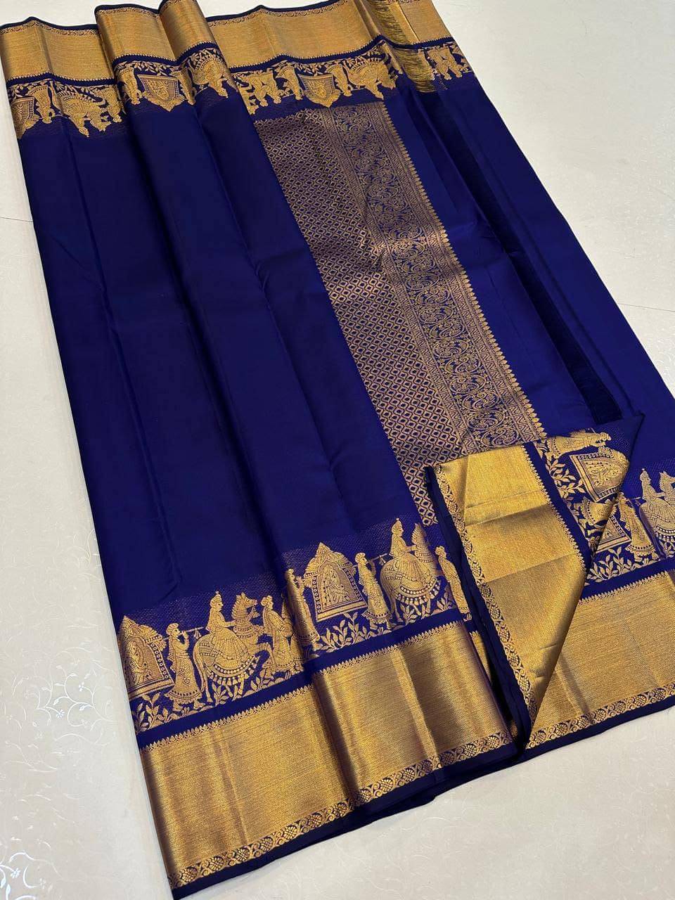 Apnisha Silk Blend Solid Saree With Unstitched Blouse Piece ( Blue ) Apnisha Silk Blend Solid Saree With Unstitched Blouse Piece ( Blue )