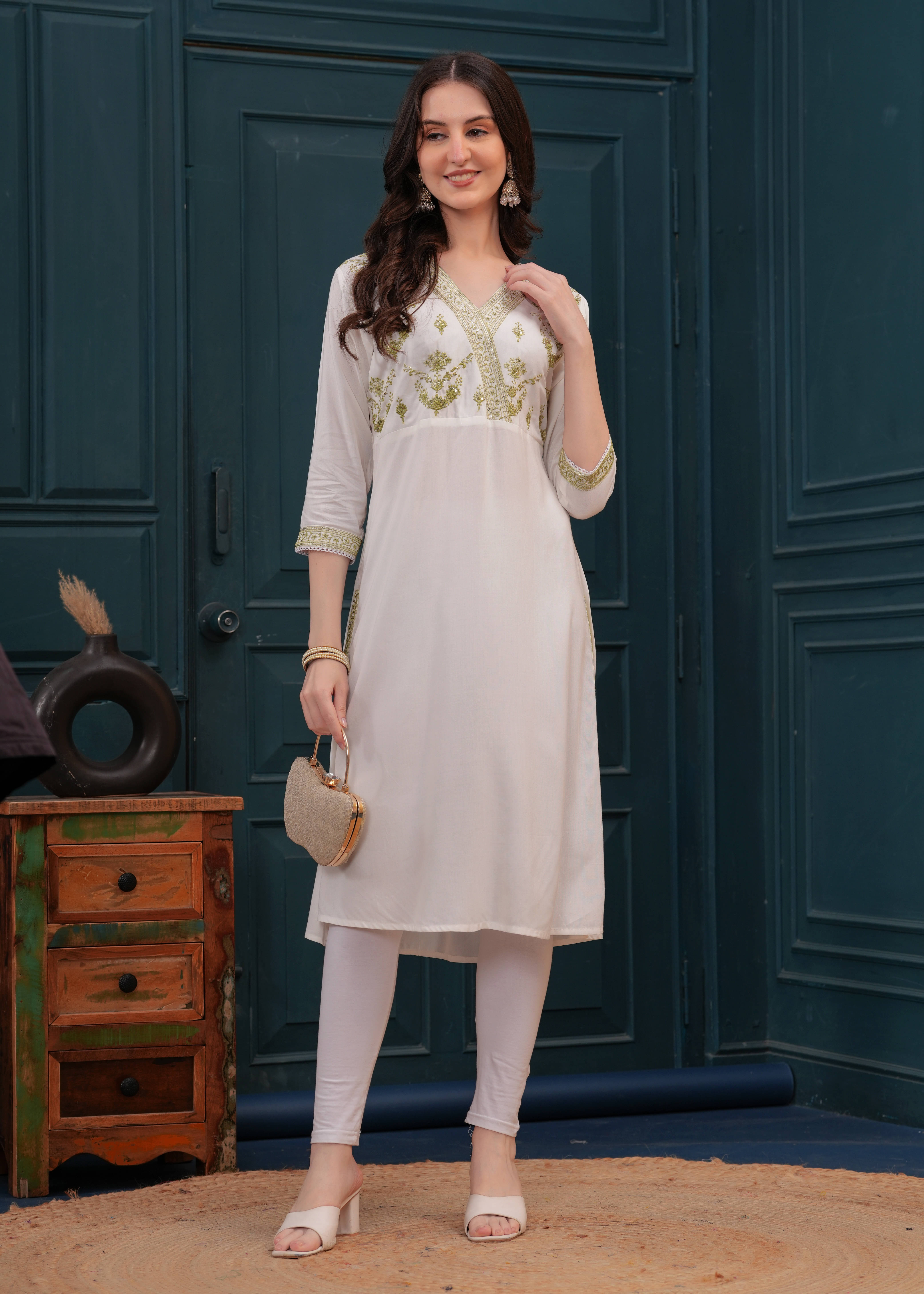     			HIGHLIGHT FASHION EXPORT Pack of 1 Viscose Rayon Embroidered Straight Women's Kurti - ( Green )