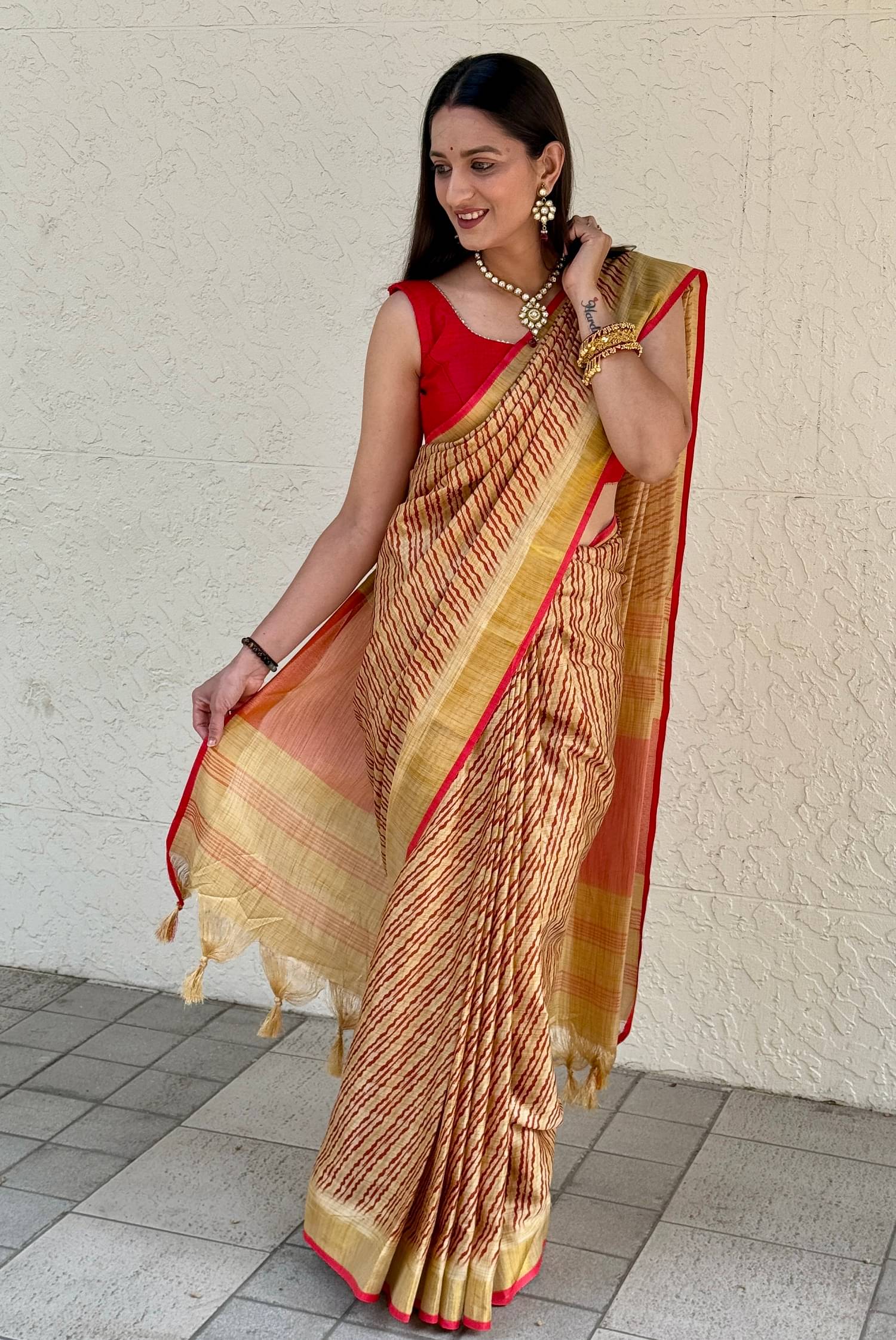     			JULEE Cotton Printed Saree With Unstitched Blouse Piece ( Beige )