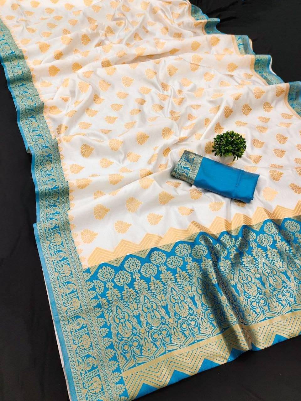 JULEE Kanjivaram Silk Woven Saree With Unstitched Blouse Piece ( White ) JULEE Kanjivaram Silk Woven Saree With Unstitched Blouse Piece ( White )