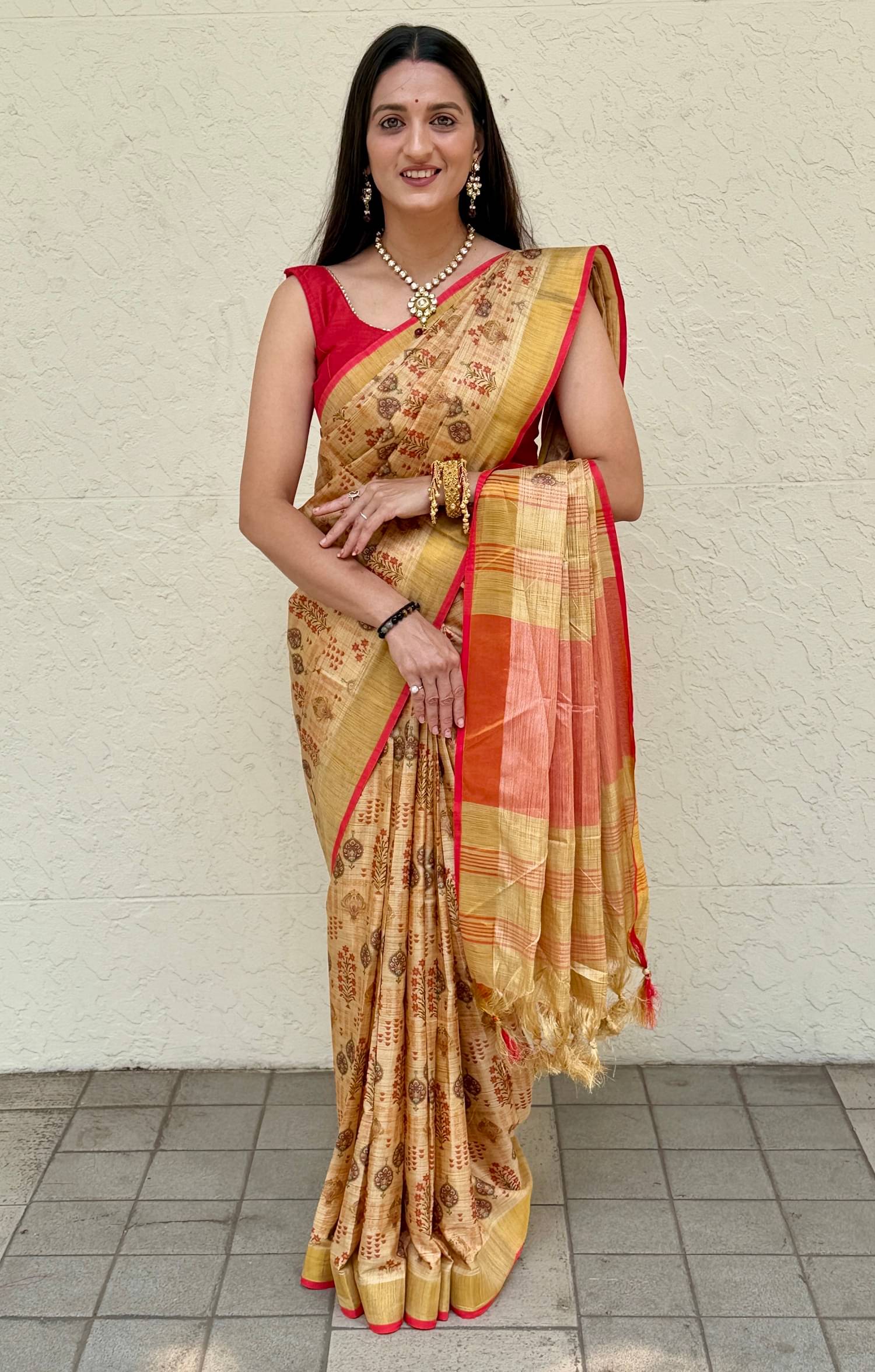 Lady Shopi Cotton Printed Saree With Unstitched Blouse Piece ( Cream ) Lady Shopi Cotton Printed Saree With Unstitched Blouse Piece ( Cream )