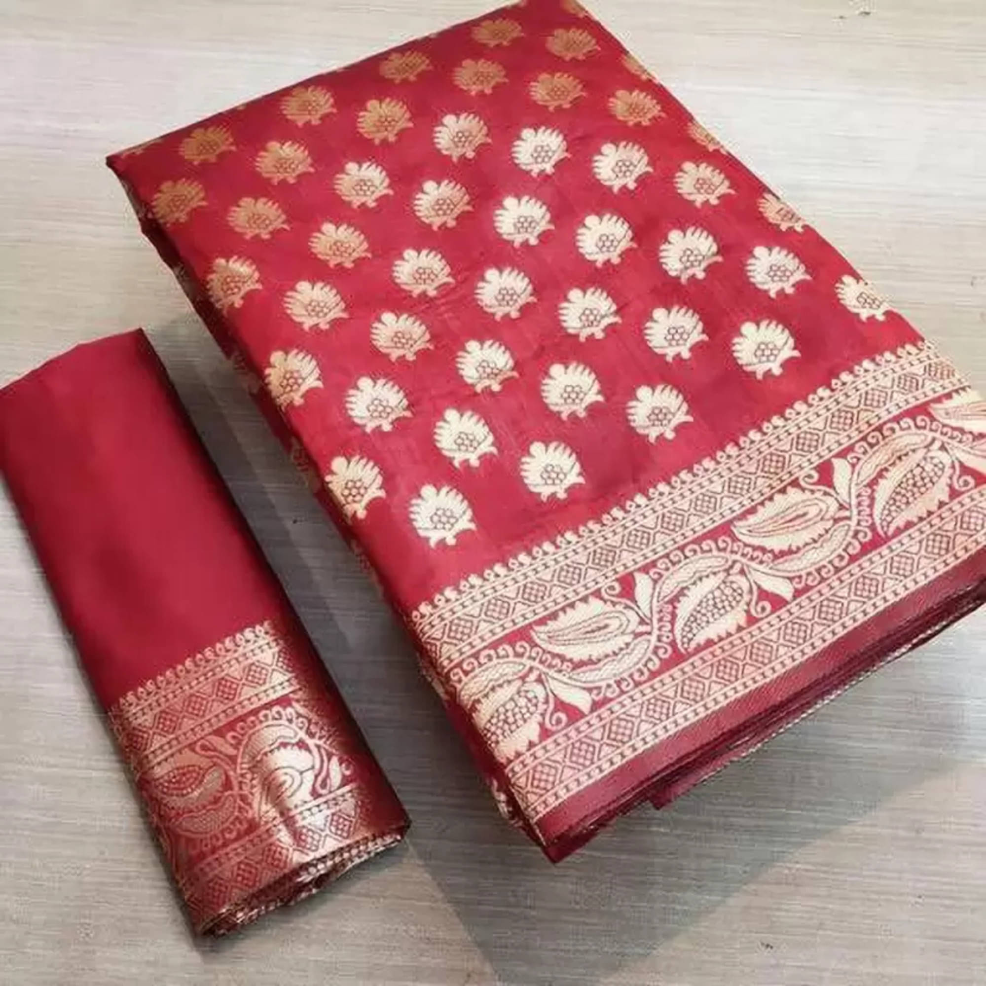     			NENCY FASHIONS Banarasi Silk Woven Saree With Unstitched Blouse Piece ( Red )