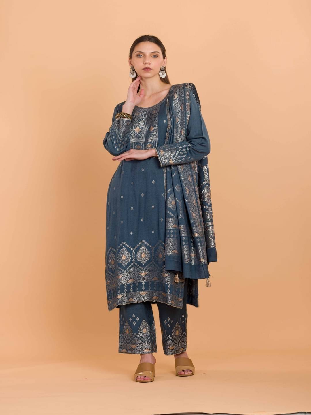     			SAFAA Unstitched Woollen Self Design Dress Material - Purple ( Pack of 1 )