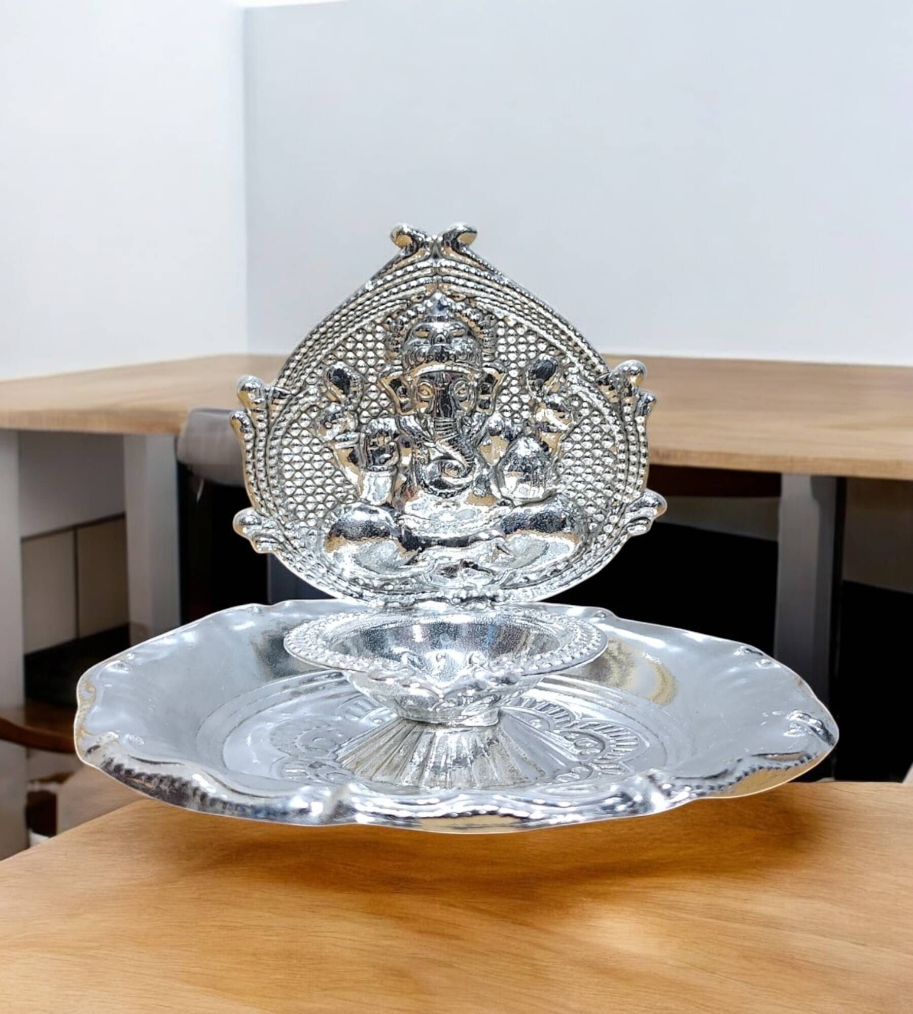     			Sigaram Brass 3 Inch Fancy Ganesh Deepa For Home Pooja Decore K4568