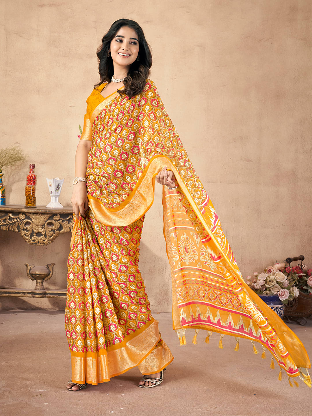 RekhaManiyar Chiffon Printed Saree With Unstitched Blouse Piece ( Yellow ) RekhaManiyar Chiffon Printed Saree With Unstitched Blouse Piece ( Yellow )