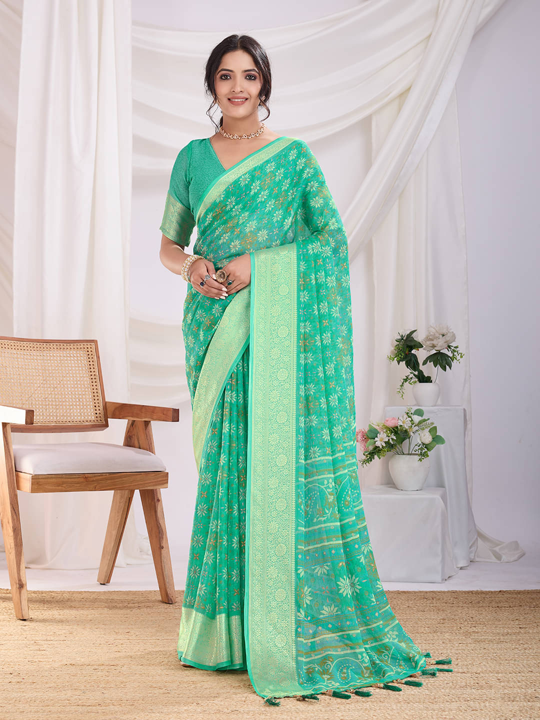 RekhaManiyar Chiffon Printed Saree With Unstitched Blouse Piece ( Light Green ) RekhaManiyar Chiffon Printed Saree With Unstitched Blouse Piece ( Light Green )