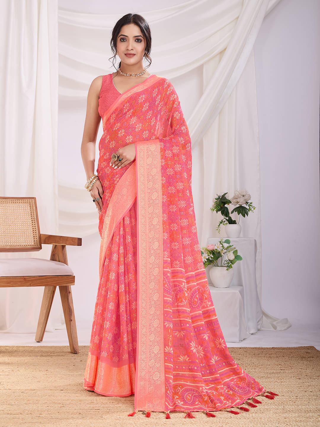 RekhaManiyar Chiffon Printed Saree With Unstitched Blouse Piece ( Magenta ) RekhaManiyar Chiffon Printed Saree With Unstitched Blouse Piece ( Magenta )