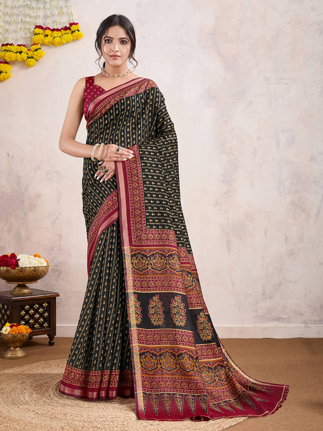     			RekhaManiyar Viscose Printed Saree With Unstitched Blouse Piece ( Black )