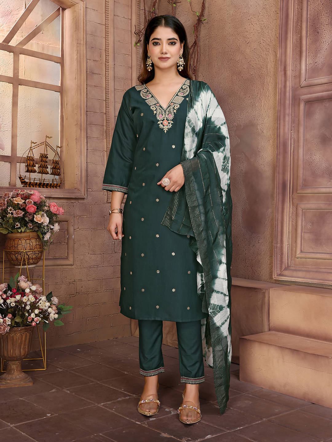     			Royal Export Pack of 1 Viscose Embroidered Straight Women's Kurti - ( Dark Green )