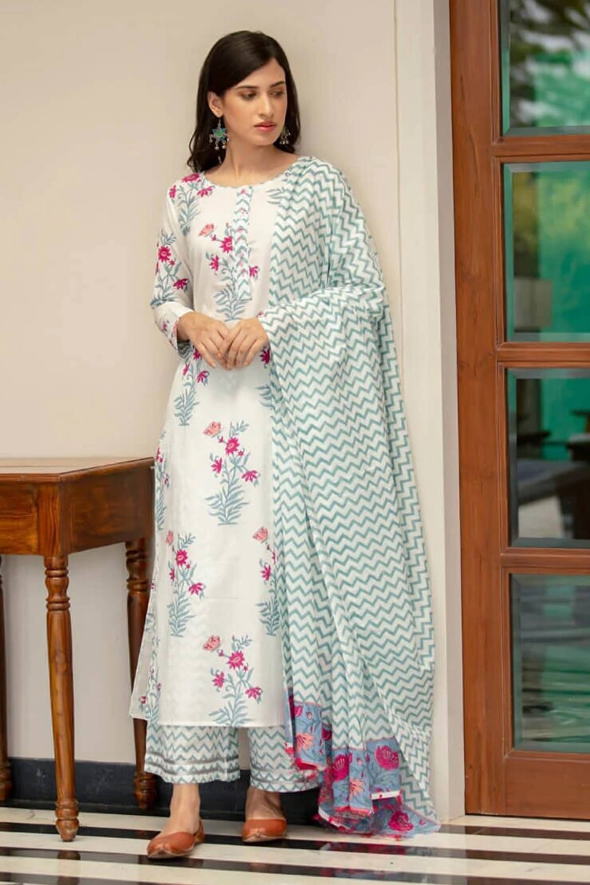 Royal Export Pack of 1 Cotton Blend Printed Straight Women's Kurti - ( White ) Royal Export Pack of 1 Cotton Blend Printed Straight Women's Kurti - ( White )
