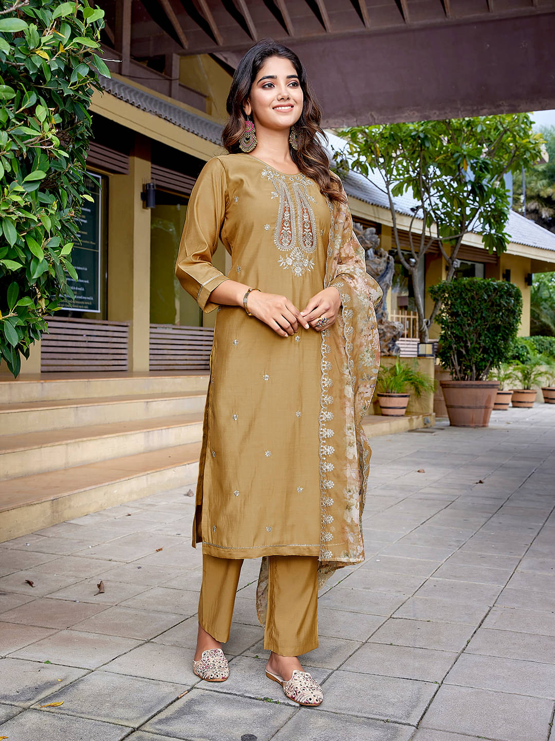 Royal Export Pack of 1 Chanderi Solid Straight Women's Kurti - ( Beige )     			Royal Export Pack of 1 Chanderi Solid Straight Women's Kurti - ( Beige )
