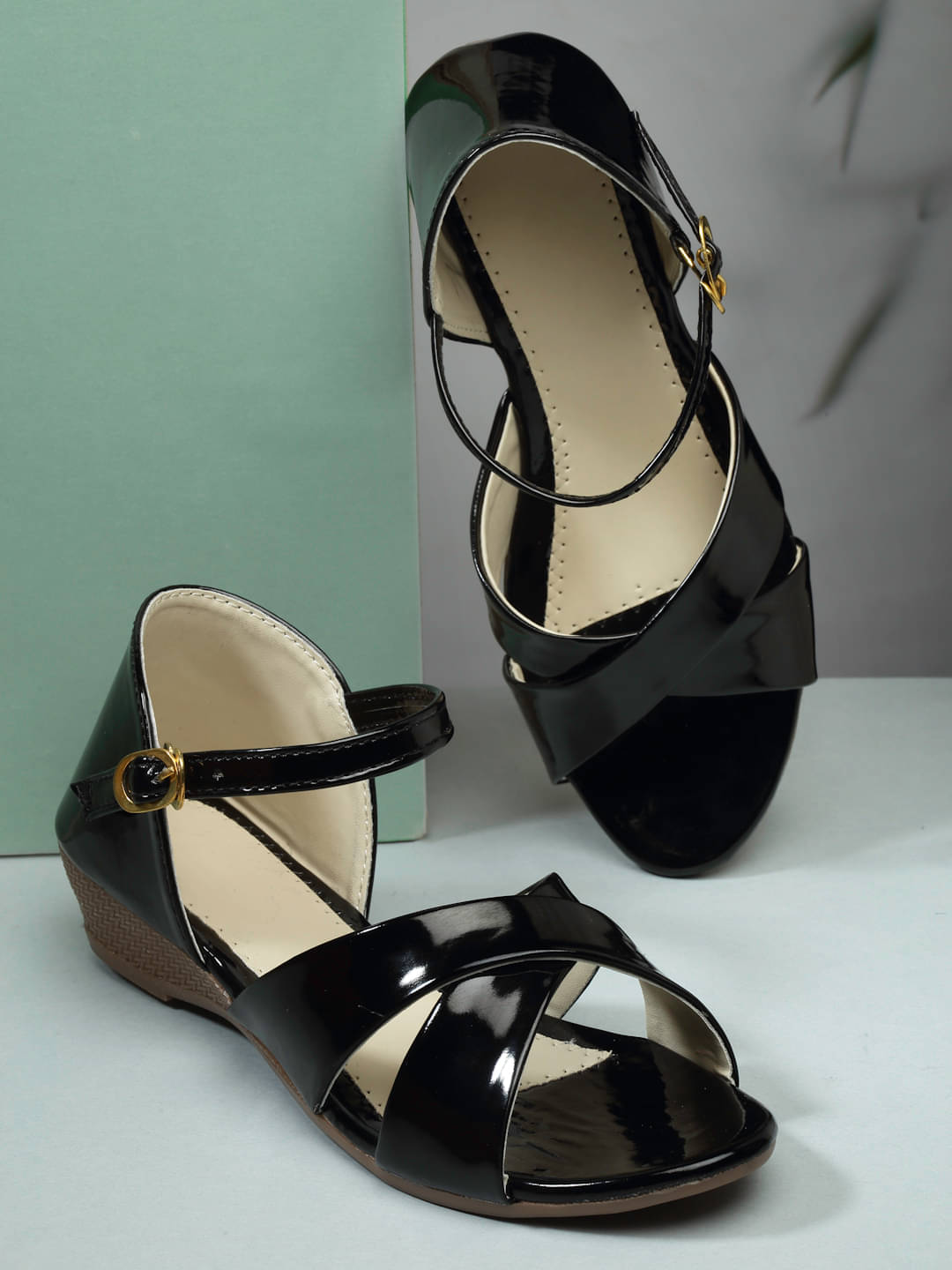     			Sneakersvilla Black Women's Flats