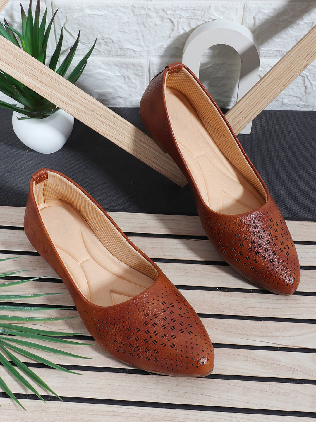     			Sneakersvilla Tan Women's Casual Ballerinas
