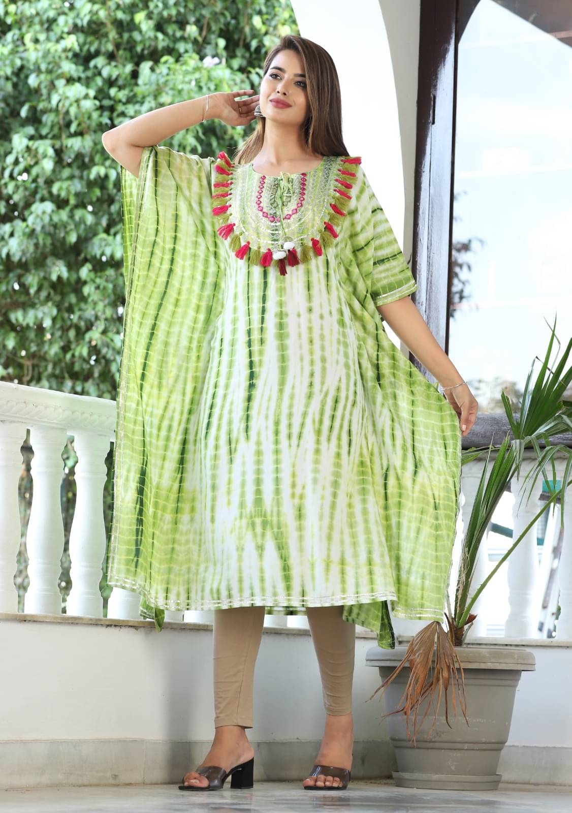 CHICITY Pack of 1 Rayon Dyed Kaftan Women's Kurti - ( Green ) CHICITY Pack of 1 Rayon Dyed Kaftan Women's Kurti - ( Green )