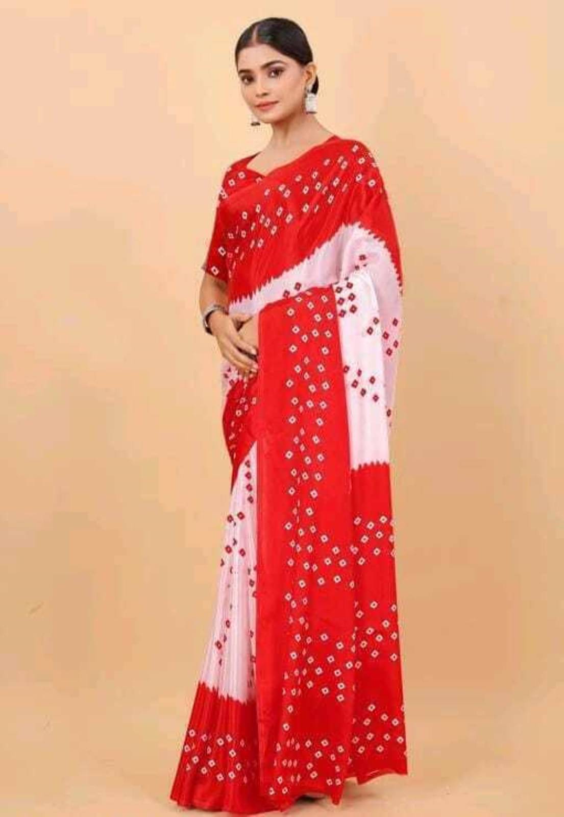 JIHANA FAB Georgette Self Design Saree With Unstitched Blouse Piece ( Red ) JIHANA FAB Georgette Self Design Saree With Unstitched Blouse Piece ( Red )