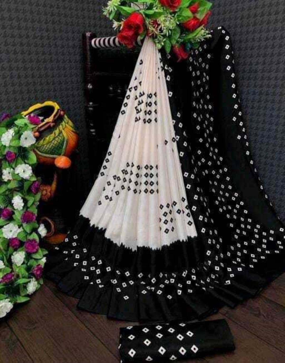 JIHANA FAB Georgette Self Design Saree With Unstitched Blouse Piece ( Black )     			JIHANA FAB Georgette Self Design Saree With Unstitched Blouse Piece ( Black )