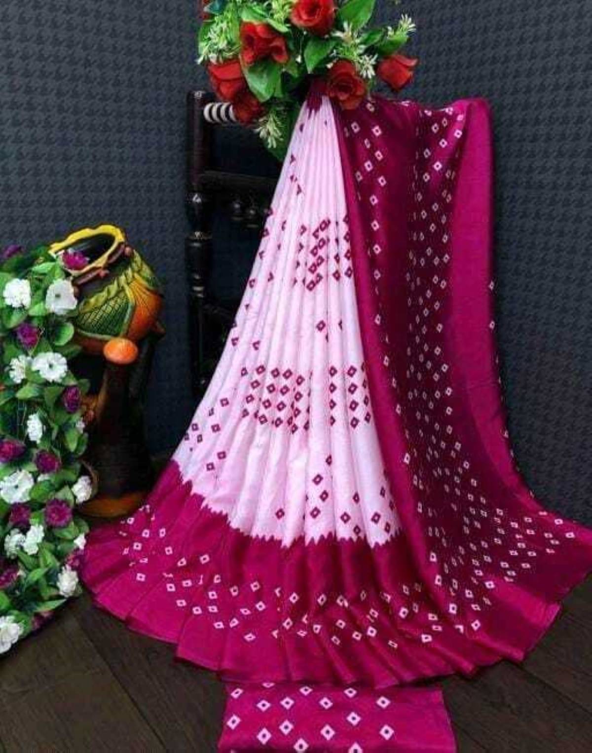     			JIHANA FAB Georgette Self Design Saree With Unstitched Blouse Piece ( Pink )