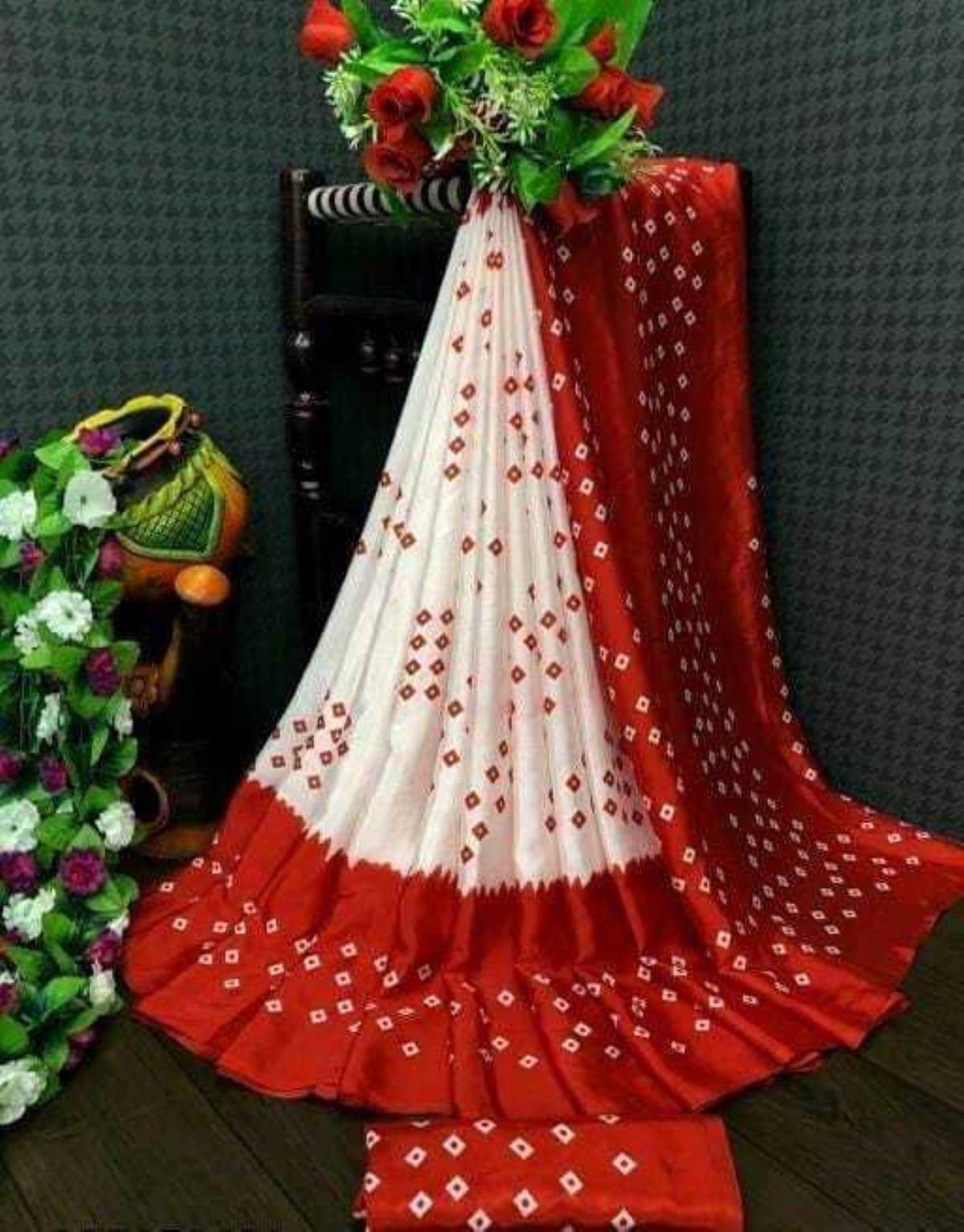     			JIHANA FAB Georgette Self Design Saree With Unstitched Blouse Piece ( Red )
