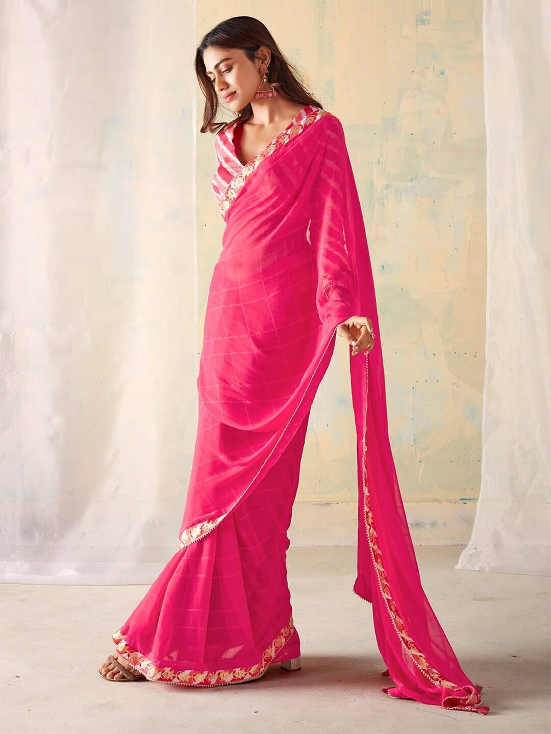PHORIA STYLE Georgette Printed Saree With Unstitched Blouse Piece ( Pink ) PHORIA STYLE Georgette Printed Saree With Unstitched Blouse Piece ( Pink )