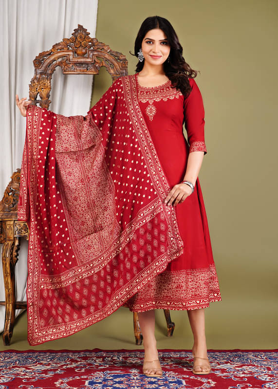     			SIPET Pack of 1 Rayon Printed Anarkali Women's Kurti with Dupatta - ( Maroon )