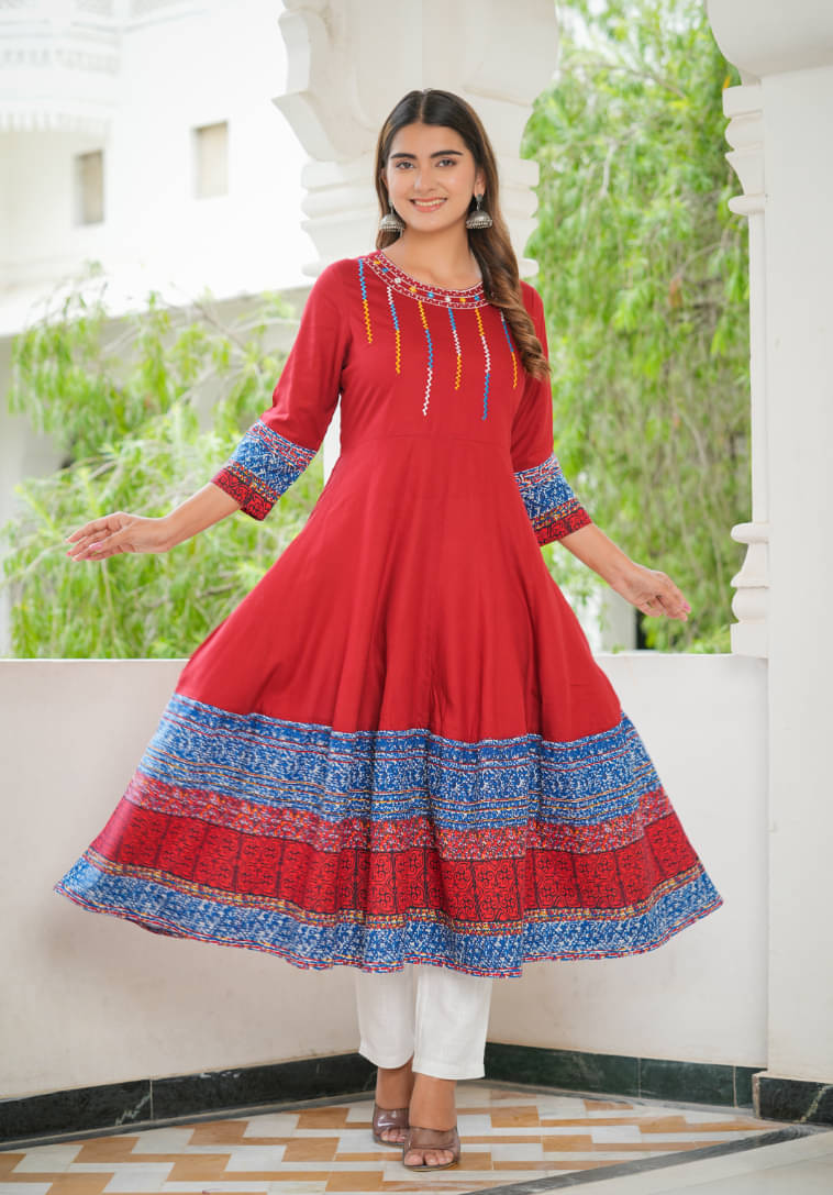 Yash Gallery Pack of 1 Rayon Printed Anarkali Women's Kurti - ( Maroon ) Yash Gallery Pack of 1 Rayon Printed Anarkali Women's Kurti - ( Maroon )