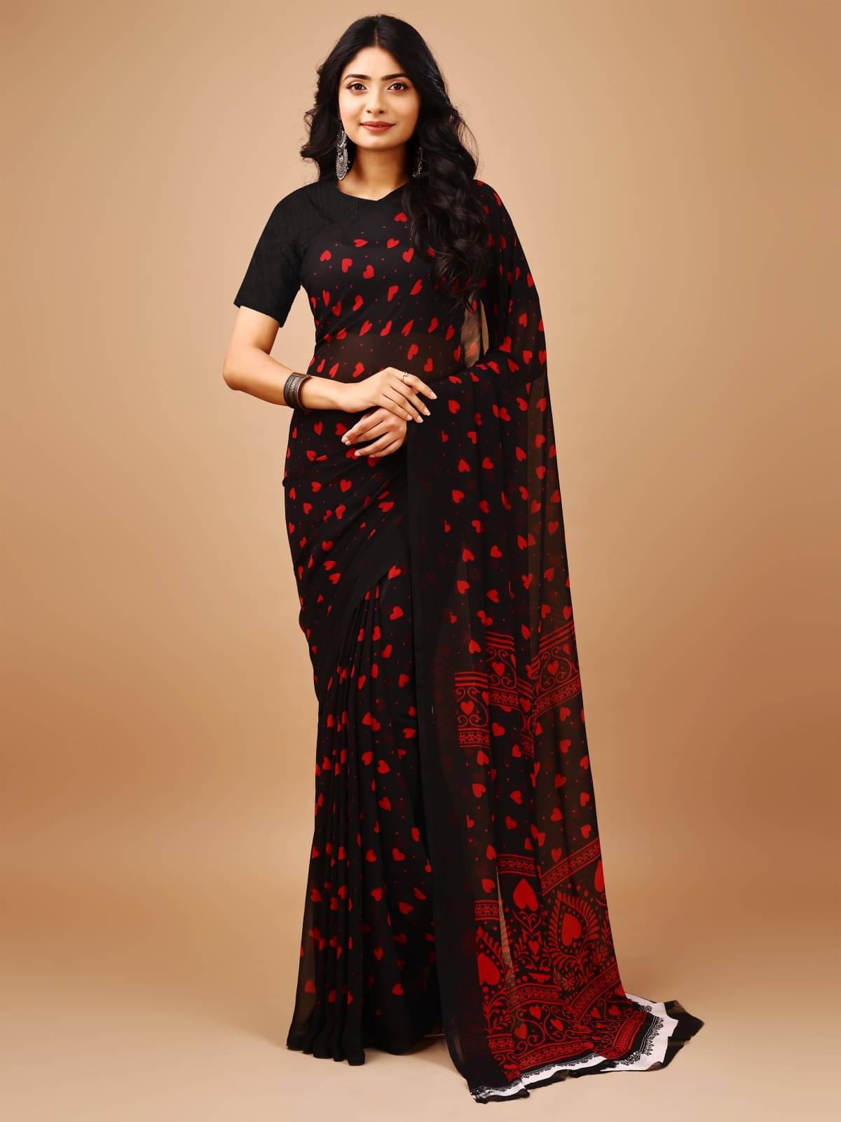 Vibhagyaa Chiffon Printed Saree With Unstitched Blouse Piece ( Black ) Vibhagyaa Chiffon Printed Saree With Unstitched Blouse Piece ( Black )