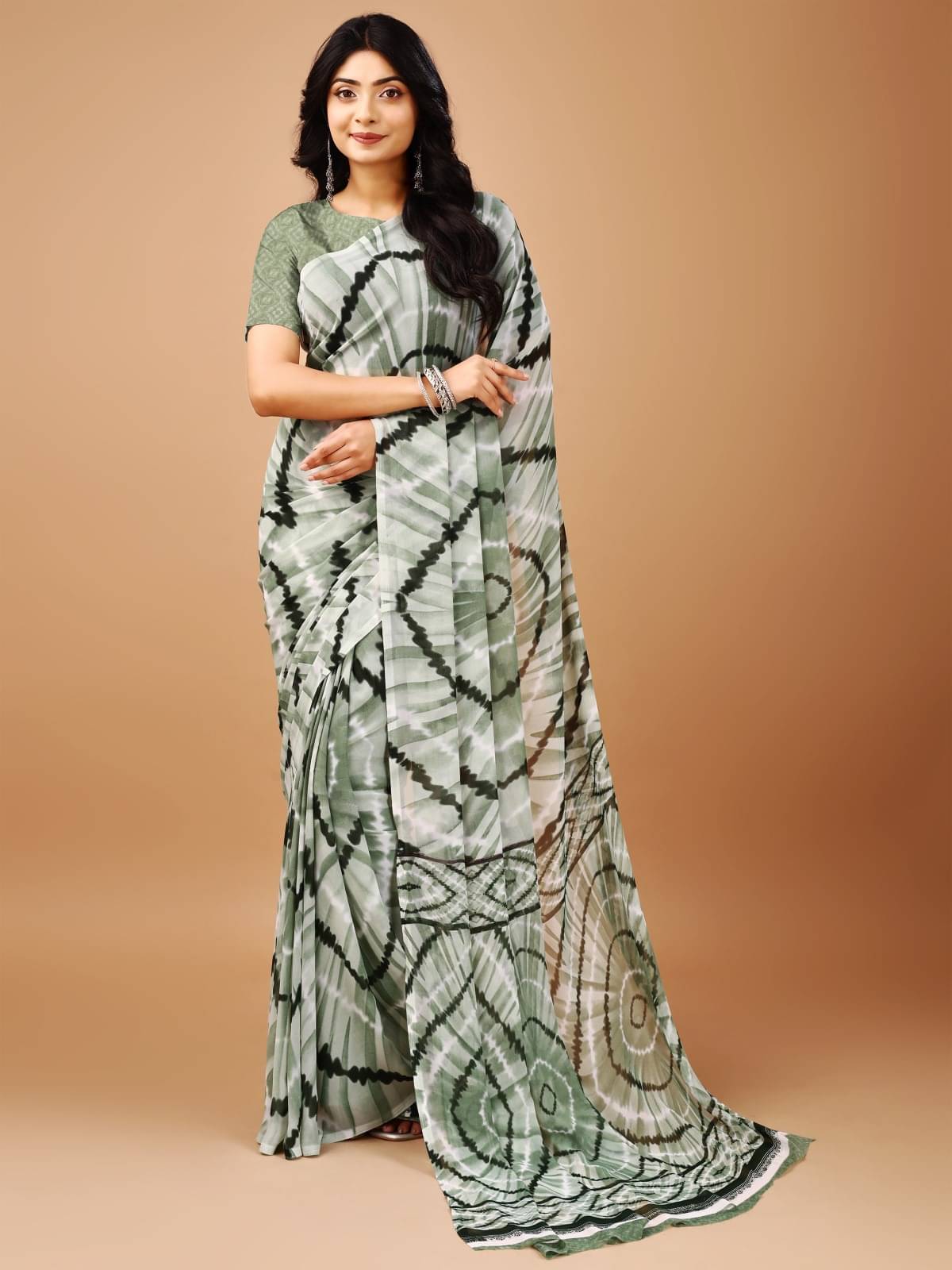 Vibhagyaa Chiffon Printed Saree With Unstitched Blouse Piece ( Grey ) Vibhagyaa Chiffon Printed Saree With Unstitched Blouse Piece ( Grey )