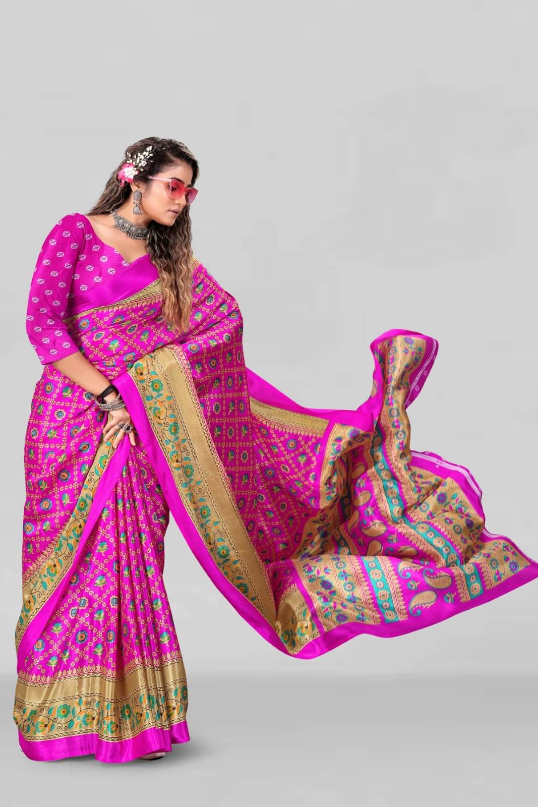 Vibhagyaa Cotton Blend Printed Saree With Unstitched Blouse Piece ( Pink ) Vibhagyaa Cotton Blend Printed Saree With Unstitched Blouse Piece ( Pink )