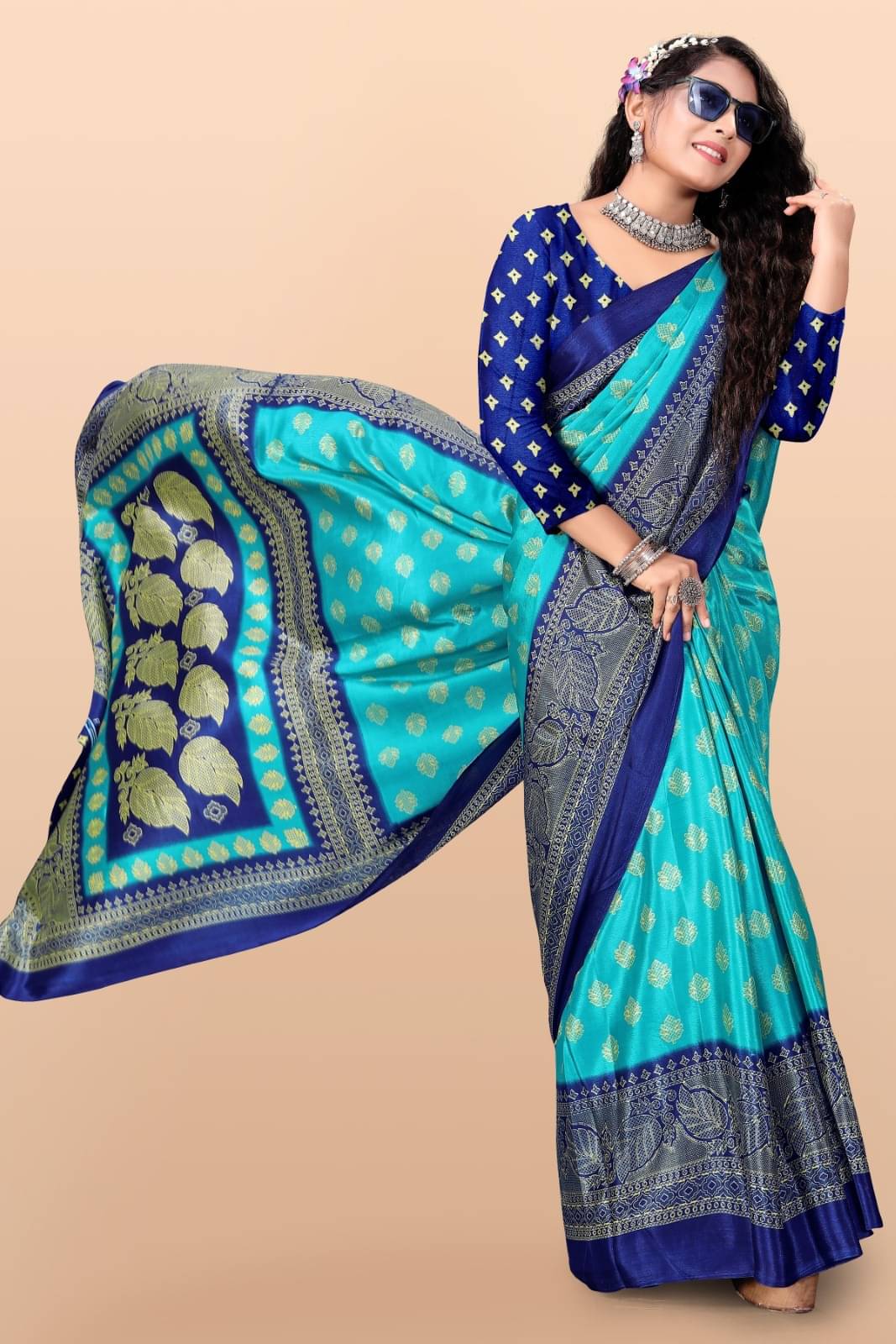Vibhagyaa Crepe Printed Saree With Unstitched Blouse Piece ( Blue ) Vibhagyaa Crepe Printed Saree With Unstitched Blouse Piece ( Blue )