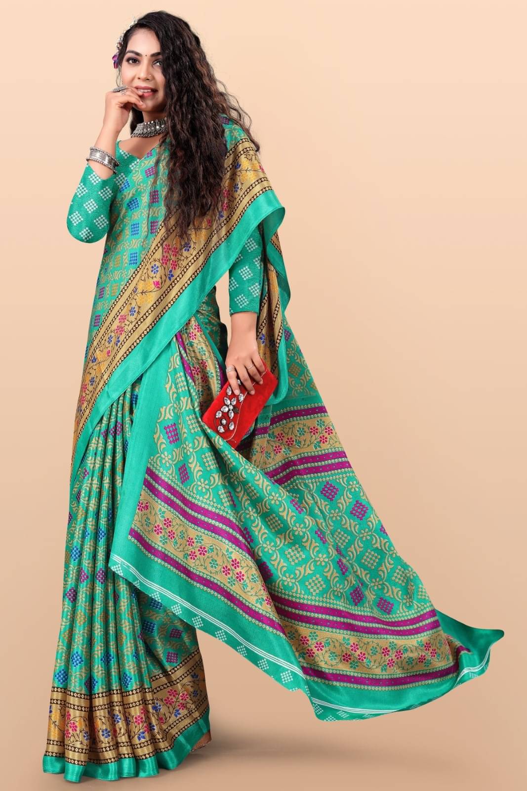 Vibhagyaa Crepe Printed Saree With Unstitched Blouse Piece ( Green ) Vibhagyaa Crepe Printed Saree With Unstitched Blouse Piece ( Green )