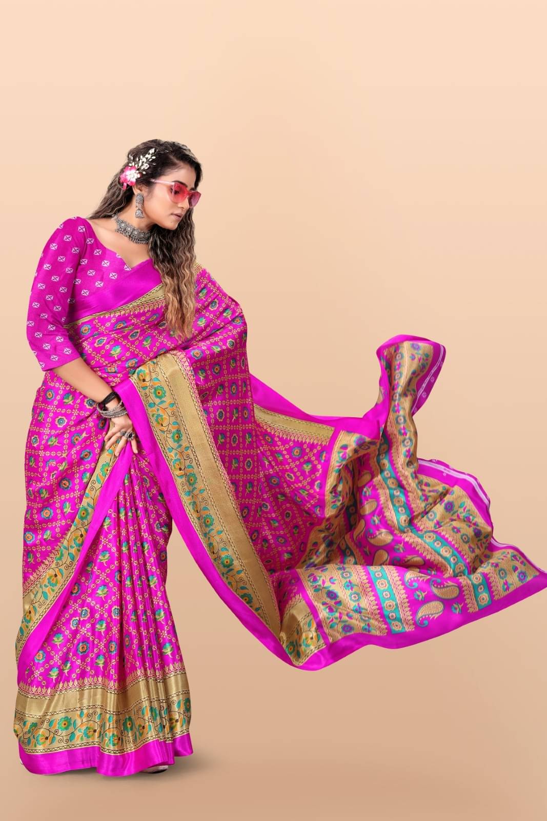 Vibhagyaa Crepe Printed Saree With Unstitched Blouse Piece ( Pink ) Vibhagyaa Crepe Printed Saree With Unstitched Blouse Piece ( Pink )