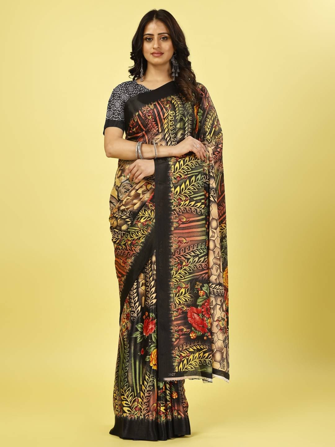 Vibhagyaa Crepe Printed Saree With Unstitched Blouse Piece ( Multicolor ) Vibhagyaa Crepe Printed Saree With Unstitched Blouse Piece ( Multicolor )
