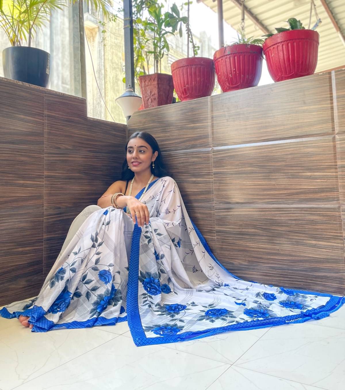     			Vibhagyaa Georgette Printed Saree With Unstitched Blouse Piece ( White )