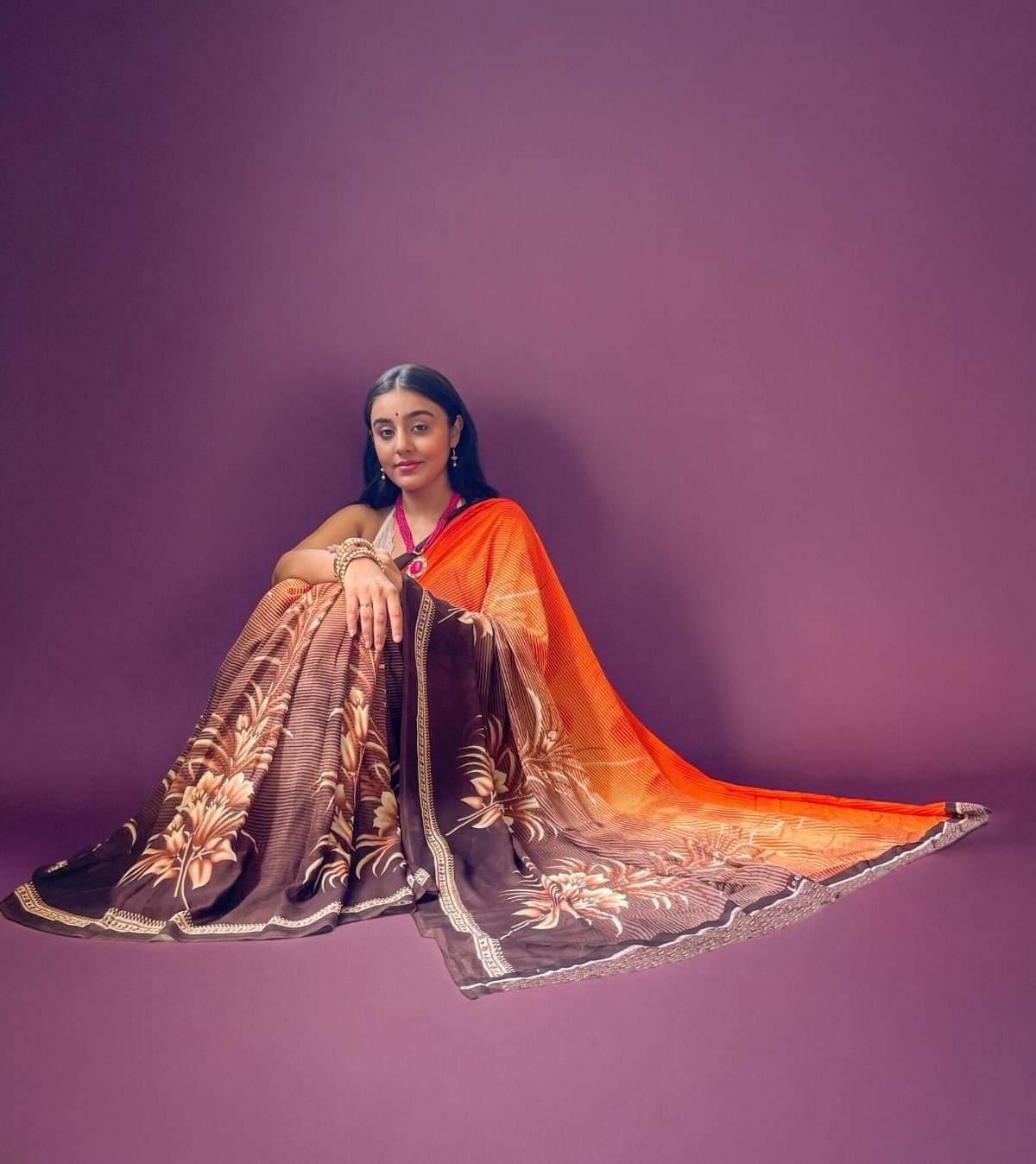 Vibhagyaa Georgette Printed Saree With Unstitched Blouse Piece ( Orange ) Vibhagyaa Georgette Printed Saree With Unstitched Blouse Piece ( Orange )