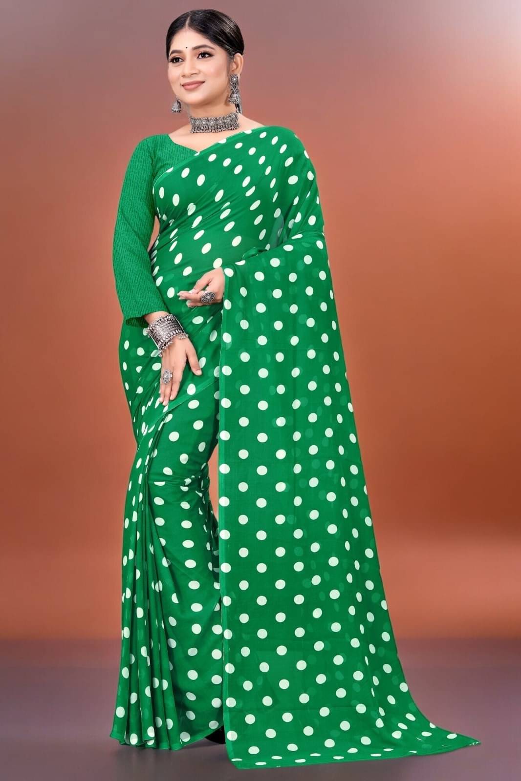 Vibhagyaa Georgette Printed Saree With Unstitched Blouse Piece ( Green ) Vibhagyaa Georgette Printed Saree With Unstitched Blouse Piece ( Green )