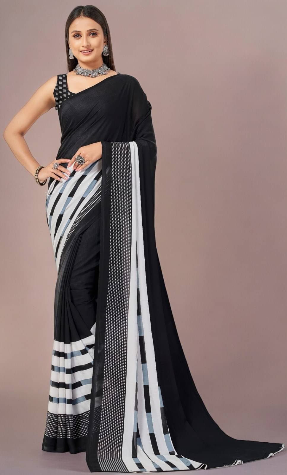 Vibhagyaa Georgette Printed Saree With Unstitched Blouse Piece ( Black ) Vibhagyaa Georgette Printed Saree With Unstitched Blouse Piece ( Black )