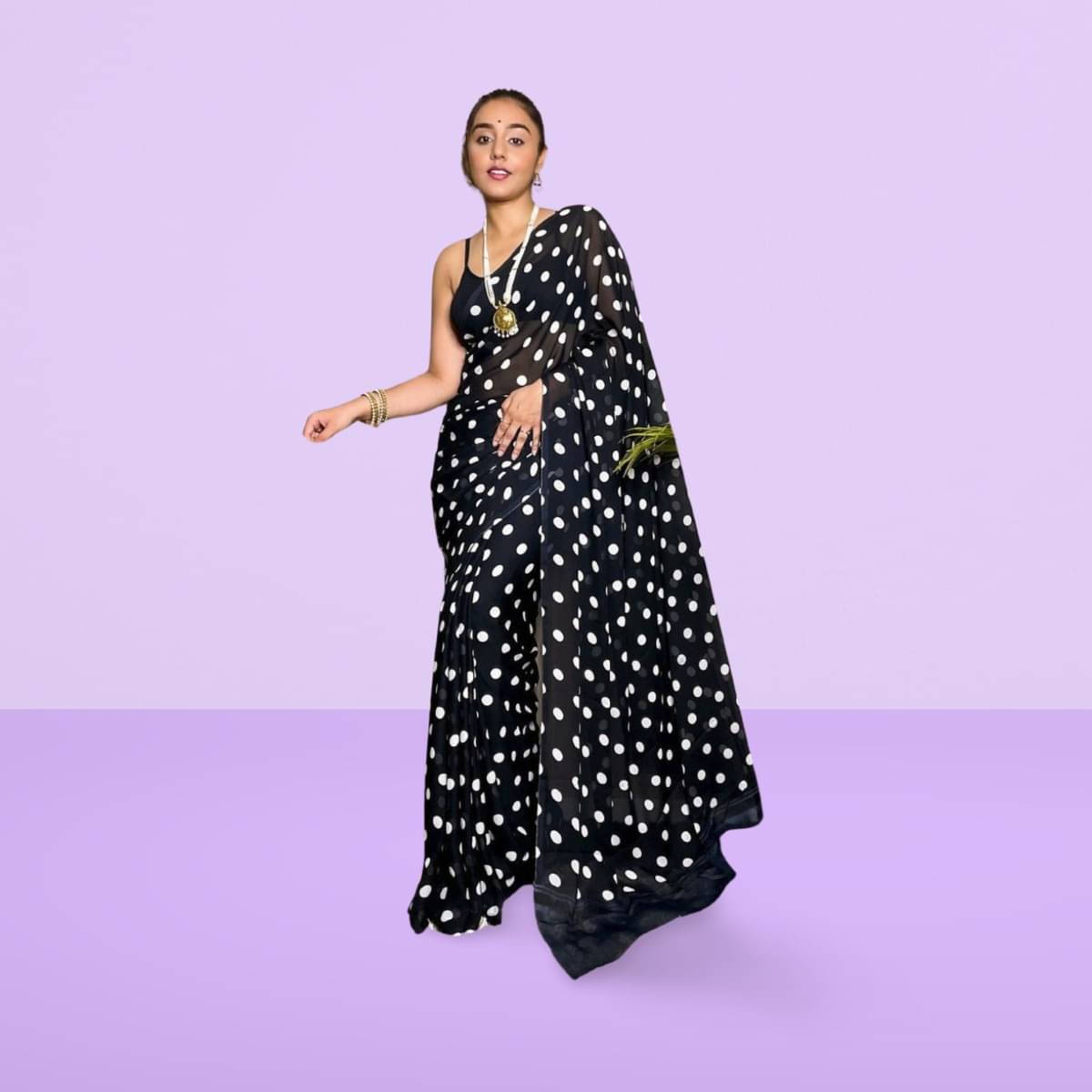 Vibhagyaa Georgette Printed Saree With Unstitched Blouse Piece ( Black ) Vibhagyaa Georgette Printed Saree With Unstitched Blouse Piece ( Black )