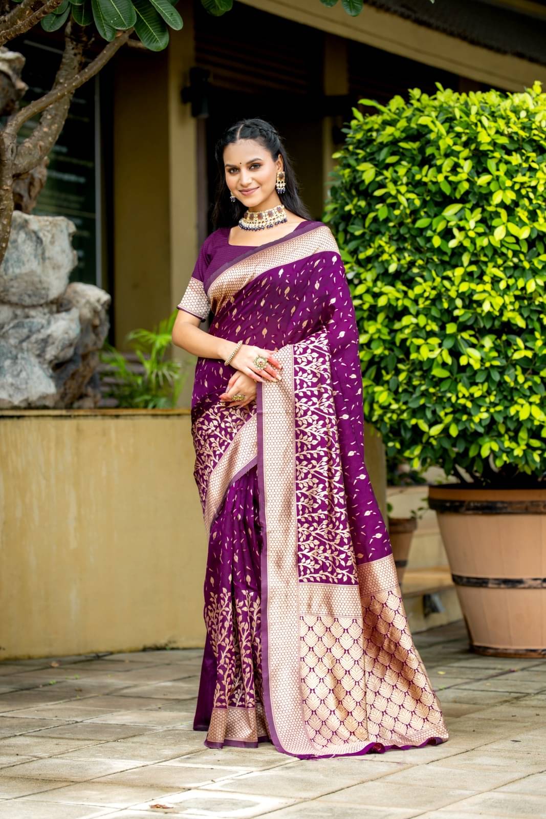 Vibhagyaa Silk Self Design Saree With Unstitched Blouse Piece ( Magenta ) Vibhagyaa Silk Self Design Saree With Unstitched Blouse Piece ( Magenta )