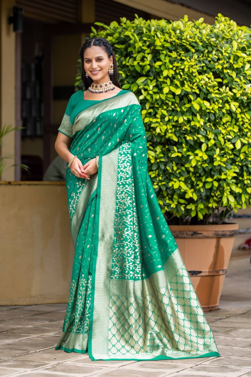     			Vibhagyaa Silk Self Design Saree With Unstitched Blouse Piece ( Multicolor )