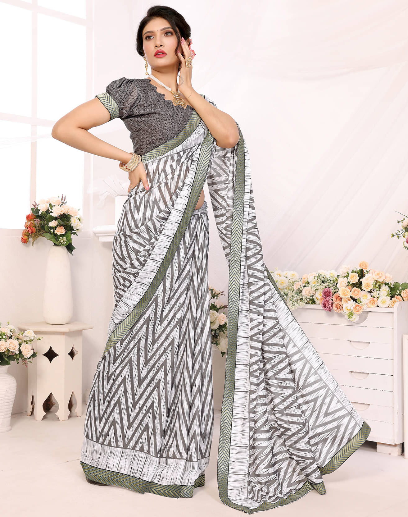     			Yashika Georgette Printed Saree With Unstitched Blouse Piece ( Grey )