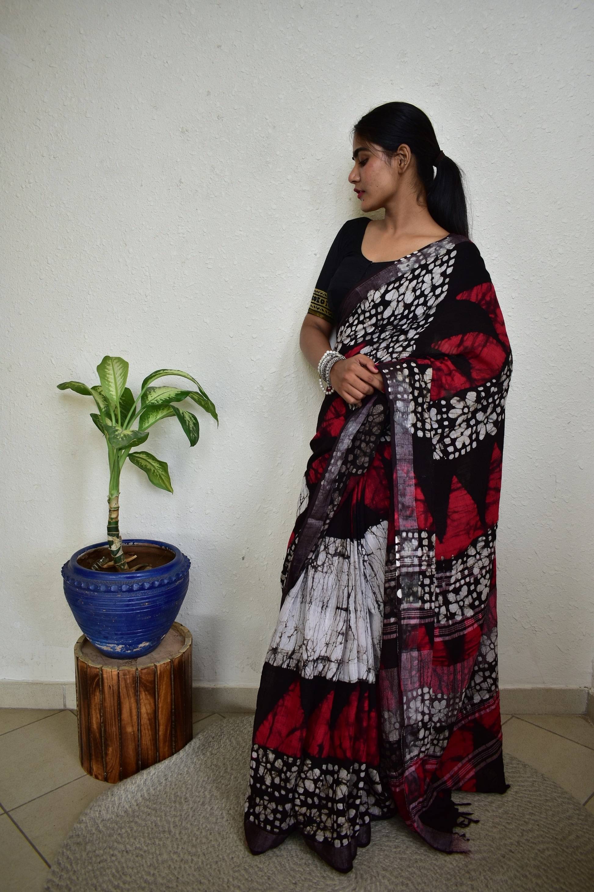     			NOITAERCPR Cotton Printed Saree With Unstitched Blouse Piece ( Black )
