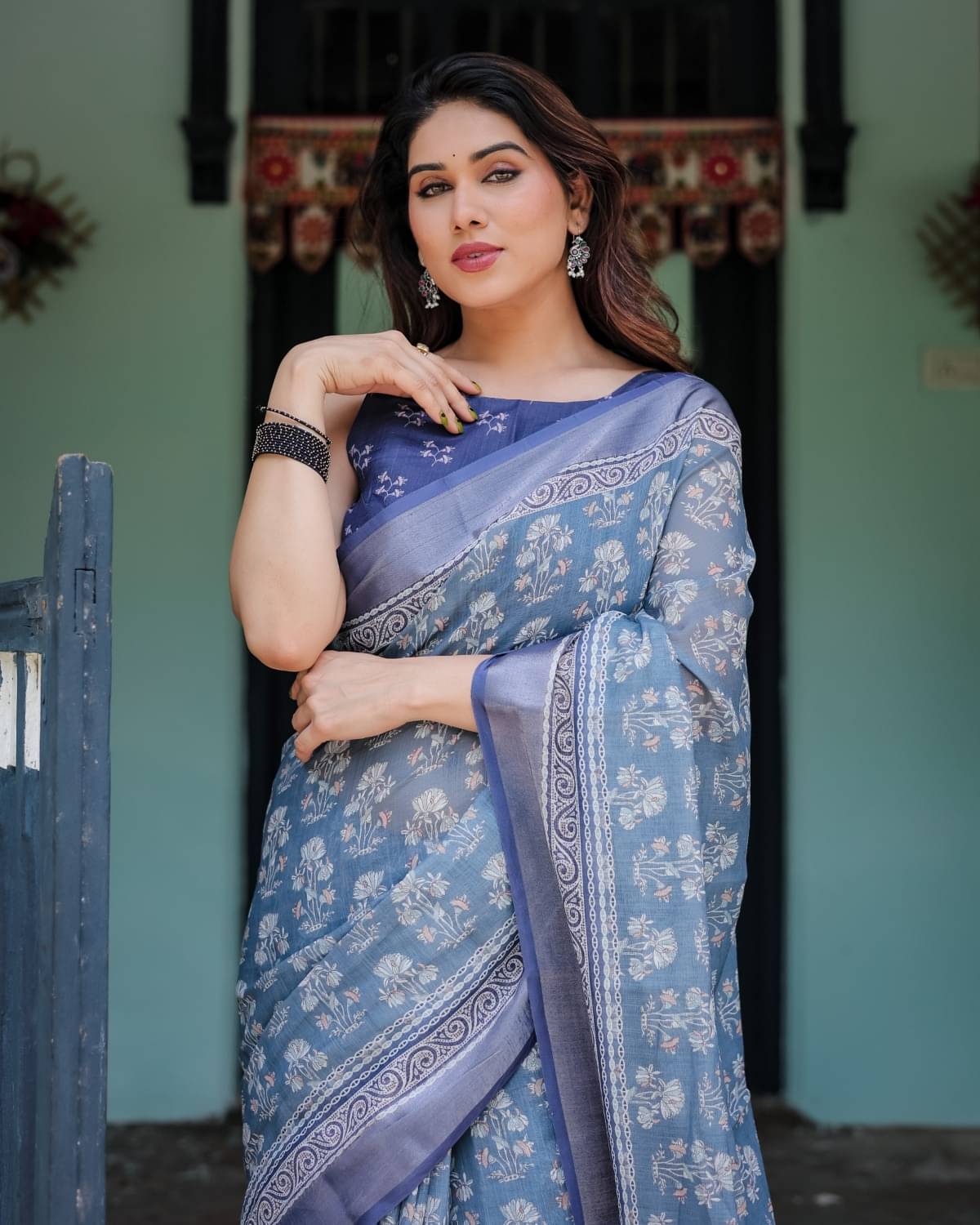     			Almaari Fashion Linen Printed Saree With Unstitched Blouse Piece ( Multicolor )