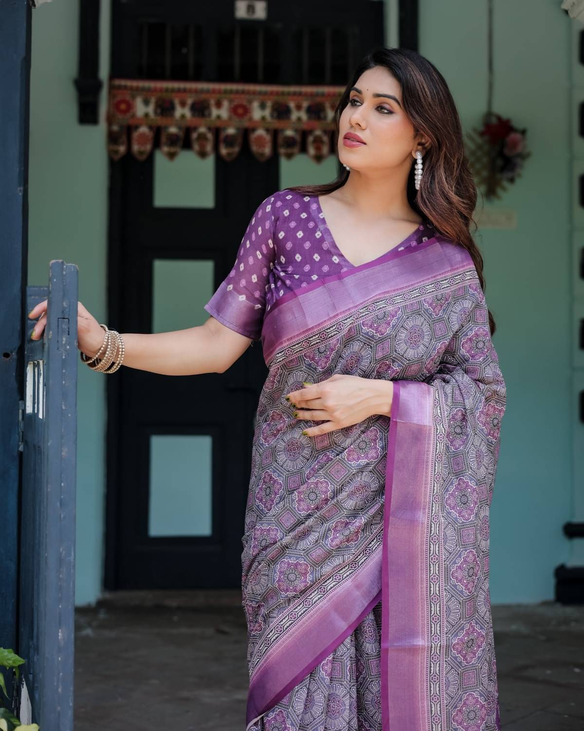Almaari Fashion Linen Printed Saree With Unstitched Blouse Piece ( Multicolor ) Almaari Fashion Linen Printed Saree With Unstitched Blouse Piece ( Multicolor )