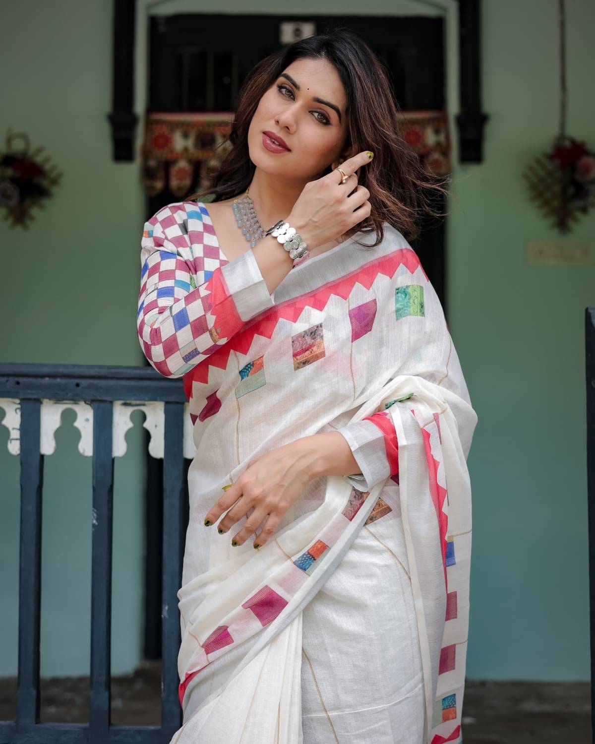 Almaari Fashion Linen Printed Saree With Unstitched Blouse Piece ( Multicolor ) Almaari Fashion Linen Printed Saree With Unstitched Blouse Piece ( Multicolor )