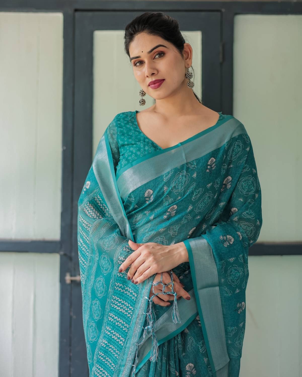     			Almaari Fashion Linen Printed Saree With Unstitched Blouse Piece ( Multicolor )