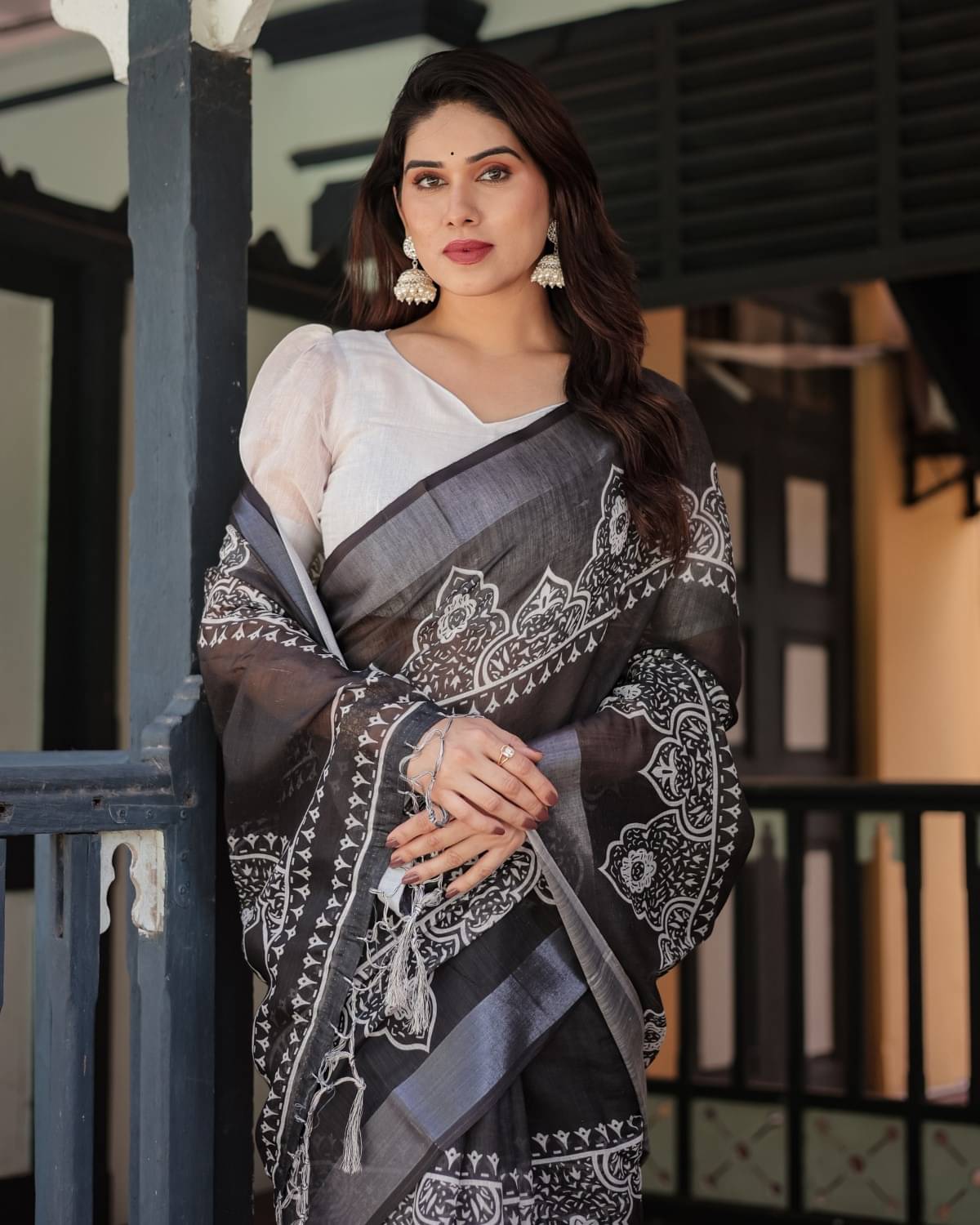 Almaari Fashion Linen Printed Saree With Unstitched Blouse Piece ( Multicolor )     			Almaari Fashion Linen Printed Saree With Unstitched Blouse Piece ( Multicolor )