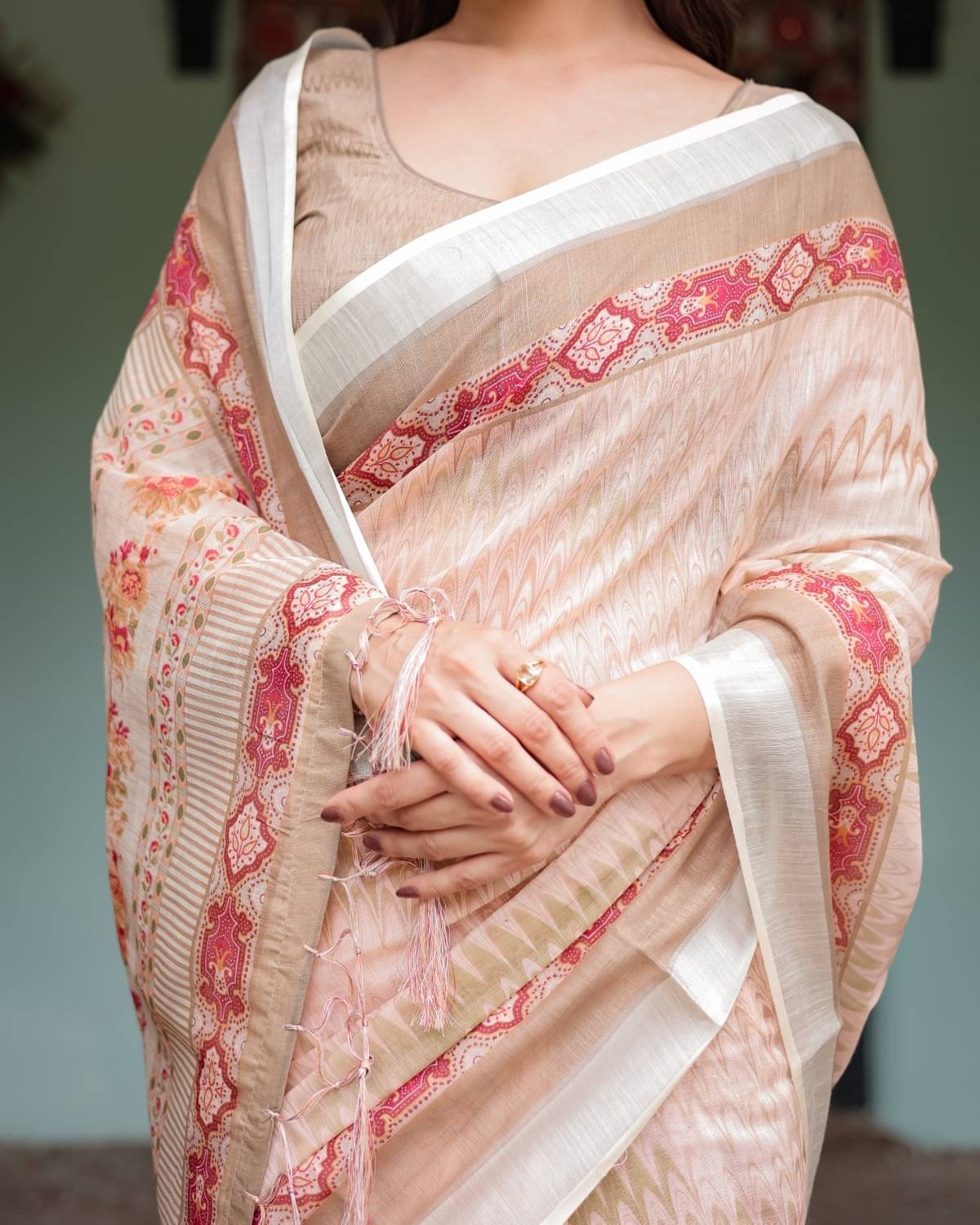 Almaari Fashion Linen Printed Saree With Unstitched Blouse Piece ( Multicolor ) Almaari Fashion Linen Printed Saree With Unstitched Blouse Piece ( Multicolor )
