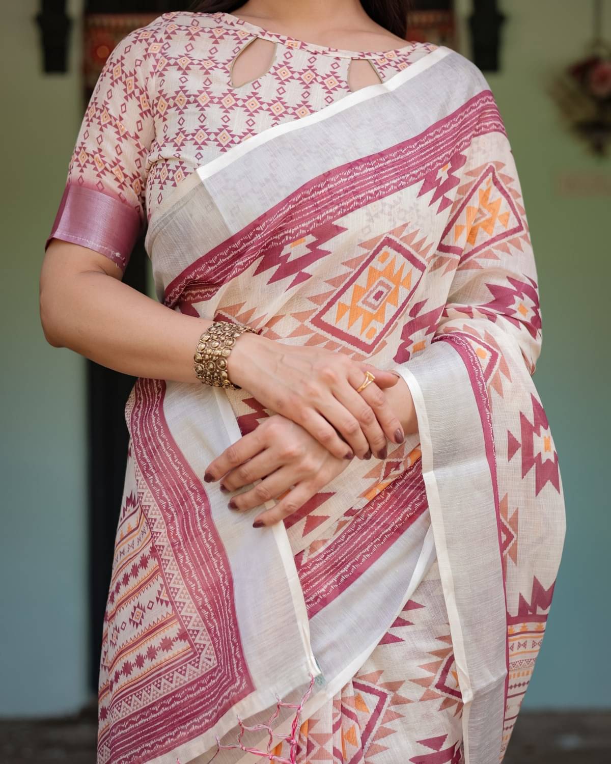     			Almaari Fashion Linen Printed Saree With Unstitched Blouse Piece ( Multicolor )