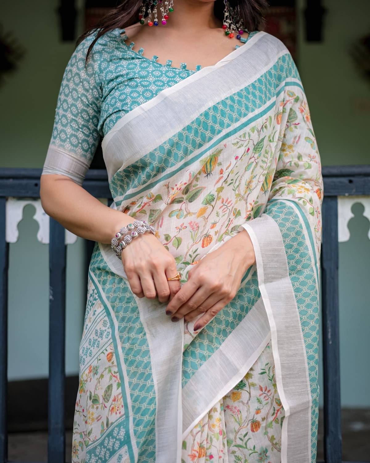     			Almaari Fashion Linen Printed Saree With Unstitched Blouse Piece ( Multicolor )